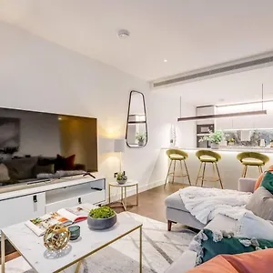Apartment Sleek 2br Hideaway Balcony Near Westfield