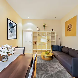Apartment Pollen Street, Three-bedroom Flat London