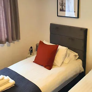 Fw Haute At Wembley: Ground Floor Flat With Free Wi-fi And Parking * London