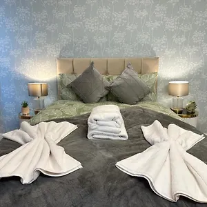 Hyde Park Three Bedroom