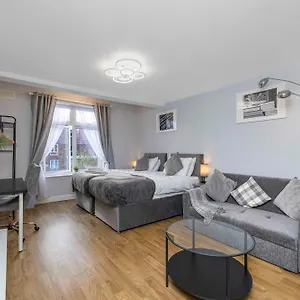 Holiday home Charming 3-bed Townhouse In Vibrant Ealing