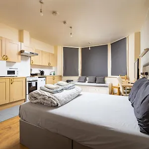 Very Large On Finchley Road 11 Apartment London