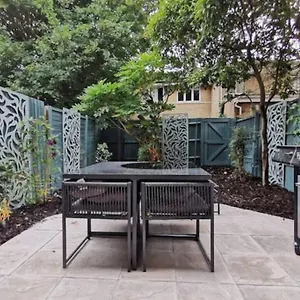 Quiet 4 Bedroom House Between Camden & Kings Cross *