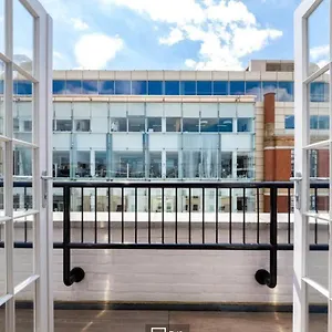 3 Bedroom Penthouse With Balcony * London