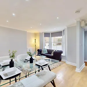 Tube & Notting Hill Nearby - Garden Flat Haven * London