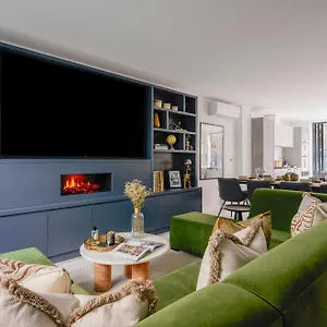 Luxury Fulham Townhouse With Cinema Apartment London