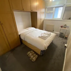 Homestay 9 Russell Court, King Close London