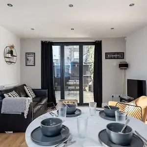 Pass The Keys Modern And Bright Minutes From Apartment *