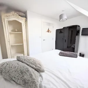 The Penthouse Double Bedroom For Rent Shared Kitchen Parking