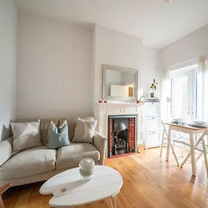Pass The Keys Hither Ground Floor Flat With Garden Apartment