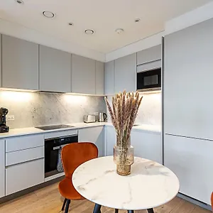 Charming Kentish Town Retreat London