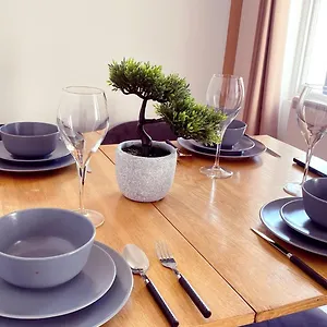Uk Chaps Retreat: 2 Bedroom - 2bathroom Apartment London
