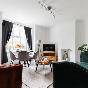 Stylish & Spacious 3bed In Putney London