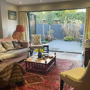 Apartment Luxurious 1 Bedroom Flat With Private Garden