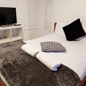 Holiday home Cosy Near E1 *