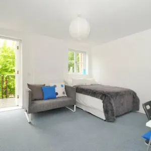 Zone 1! 2 Bed Duplex Apartment! *