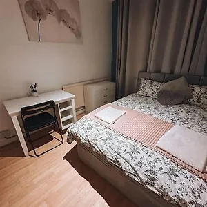 Spacious 3 Bedroom Flat In Stockwell