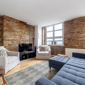 Elegance & Chic Design - 2-bedroom Haven Apartment