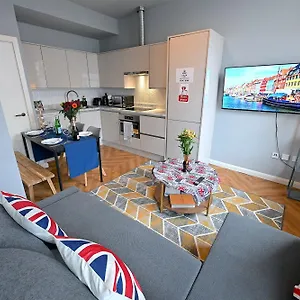 Apartment 1 Bedroom Flat In Wood Piccadilly Line *