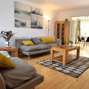 3 Bed House In - Great For Longer Welcome Apartment *