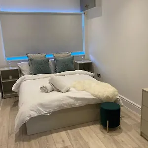 Private Access Double Ensuite - Ground Floor Catford