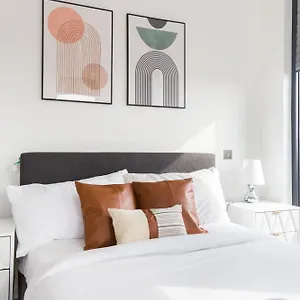 The Vale - Luxury Apartment *