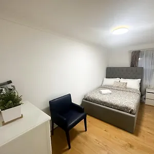 Flat 4, In Aldgate * London