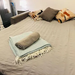 City Studio Escape Near Emirates Apartment *