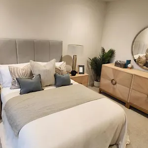 Kings Mews Elegance: City Sparrow's Premier 3-bedroom Residences Apartment