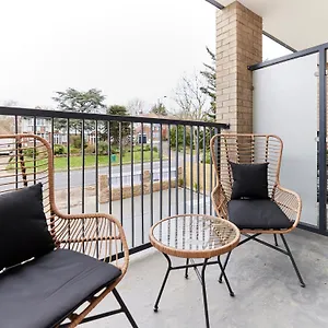 The Wembley Park Wonder - Charming 2bdr Flat With Balcony Apartment London