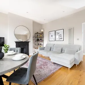 Stylish & Modern In Honor Oak *