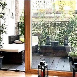 Apartment Stunning 2-bed & Balcony In Notting Hill London