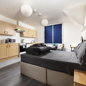 Very Large Studio On Finchley Road 15 *