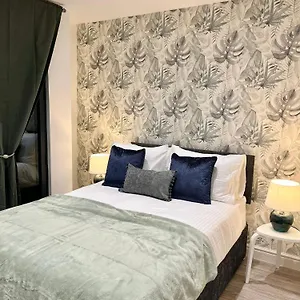 Modern Broadway - Cozy Comfy & Well-equipped Apartment *