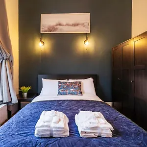 Apartment 2 Bedroom In Center Of *