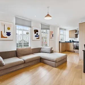 Cozy Stockwell