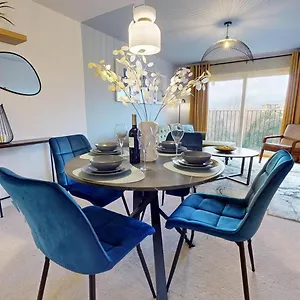 Stylish Apartment *