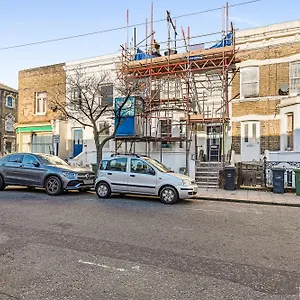 Apartment Clapham Oasis: 1 Bedroom, Sauna, Garden Retreat
