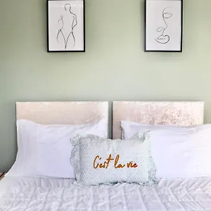 Stunning Apartment, Sleeps 4, London, 1 Bedroom, Zone 1, Kennington - Open For Business Stays, Long And Families Relocating London
