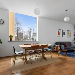 Luxury Modern Flat Near Excel, 02 & Canary Wharf Apartment *