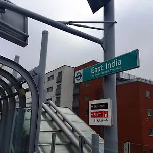 1 Bedroom Flat Near Excel, O2, Canary Wharf - Apartment *