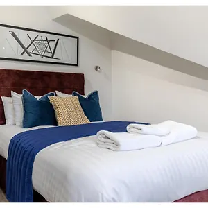 Cozy And Stylish 2 Bedroom Flat In Greater Apartment
