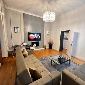 Paddington Station - 2-bedrooms, 2-baths And Living - Posh In
