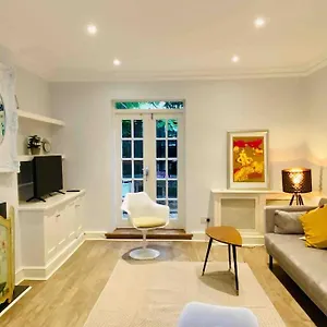 Apartment Beautiful 2 Bed/ 2 Bath Notting Hill Garden Flat *