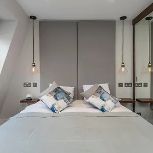 Apartment Luxury Georgian House In Marylebone: Modern 1-bed Retreat