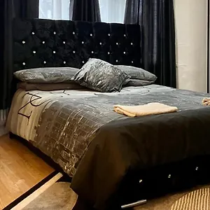 Homestay Comfy Rooms. Shared East Homestay.