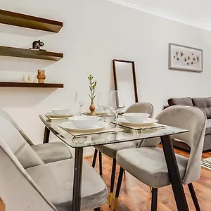 Spacious 1 Bed Next To Baker St Apartment
