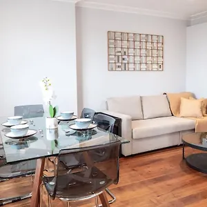 Stunning Views Modern Decor Flat In Kensington London