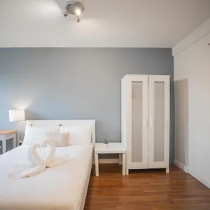Apartment At Chelsea Cloisters *