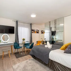 Chic Apartment, Bus 18 To Euston In 30 Min.